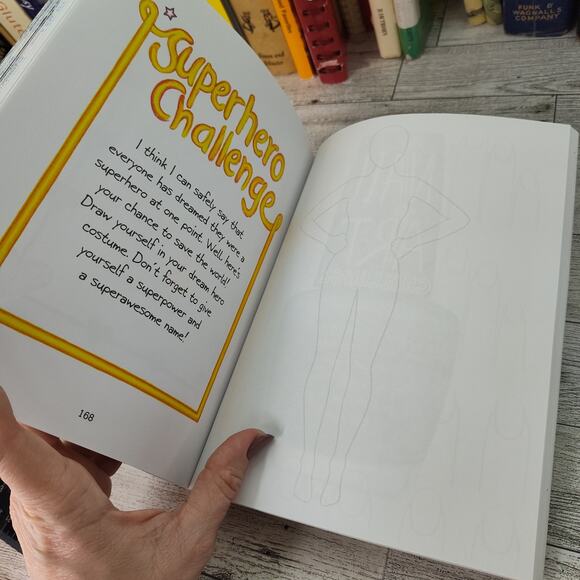 COLOR ME CREATIVE Kristina Webb SC‎ 1st Art Book Creative Challenges Interactive - Picture 5 of 13